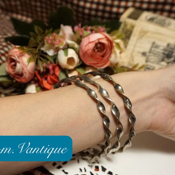 ⚪ VINTAGE 3 Silver Bangle (Wrist / Arm) with Wave & Engraving Designs 🖐️ - Picture 2 of 4